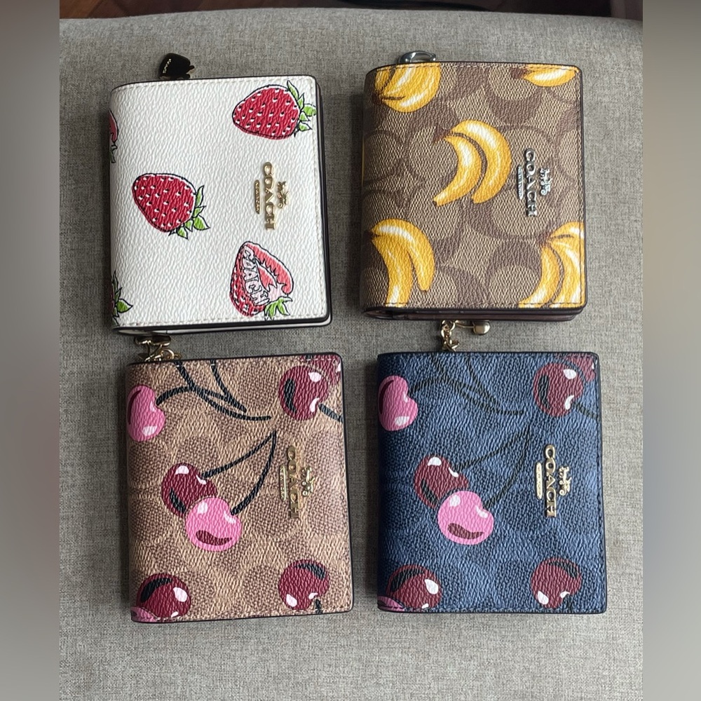 NWT！1 PC COACH SNAP WALLET IN SIGNATURE CANVAS WITH FRUIT PRINT fast shipping